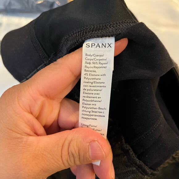 Spanx Faux Leather Jogger Pants Size Large Black Pull On - Picture 7 of 8